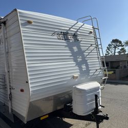 Sweet And charming 2004 Toy hauler 