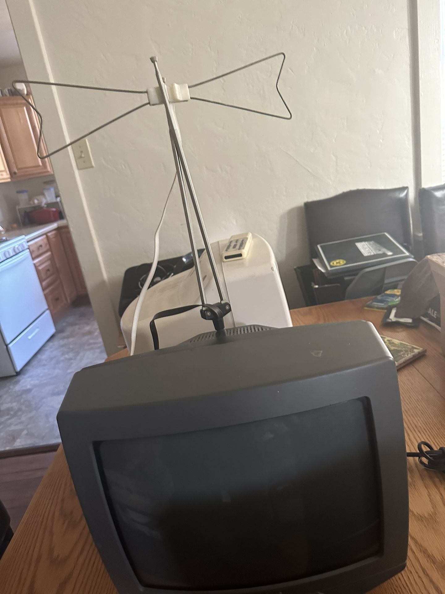 Working Sanyo DS13390 Vintage 13” Color CRT Television Retro Gaming TV No Remote