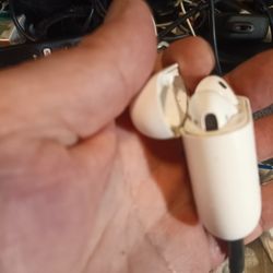 Apple Airpods 2nd Generation 2