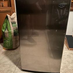 Sanyo Refrigerator Eclipse Series
4.4 cubic Feet