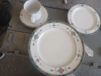 Everyday Dishes, Butter Dish, Serving Plate,coffee Cups Etc. Service For 8