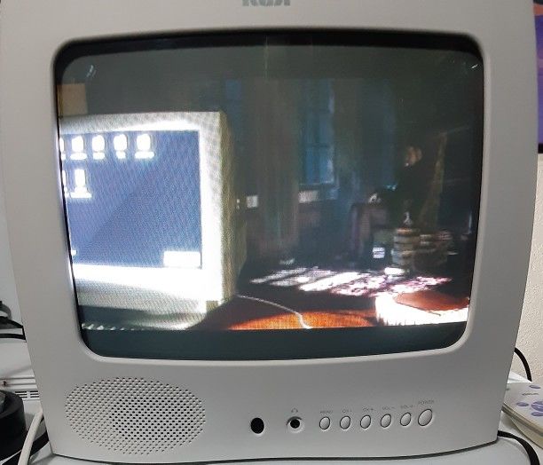 White RCA 13" Inch CRT TV Original Remote Retro Gaming 60$