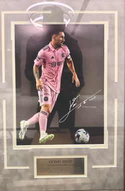 Certified signed Messi picture frame