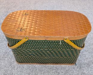 Vintage Hawkeye Burlington Green Woven Picnic Basket w/ Metal Handles Retro