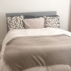 QUEEN SIZE BED FRAME & MATTRESS WITH BUILT IN STORAGE 