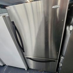 Whirlpool Freezer on Bottom Refrigerator Fridge FIRST COME