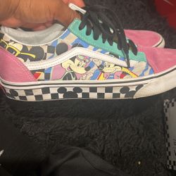 Disney vans Size 9 Women 