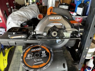 New rigid subcompact circular saw,1-2ah battery, 1-61/2 blade. Try b4 u buy. Pick up only.$260 value