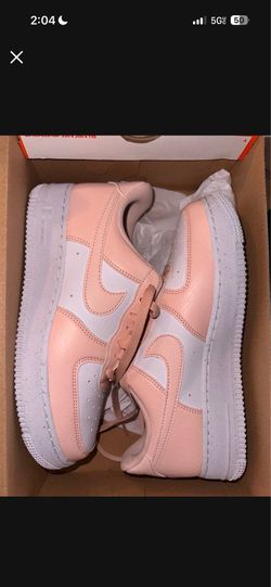 brand new women nike sneakers size 8