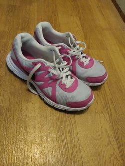 Nike revolution 2 size 6