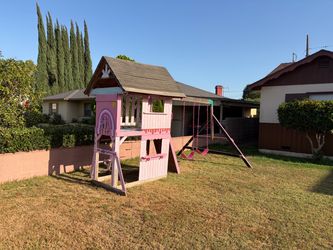 Free wooden play house for kids