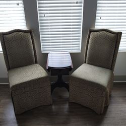 Elegant Accent Table With 2 Chairs