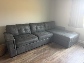 Grey Couch w/ left side chase