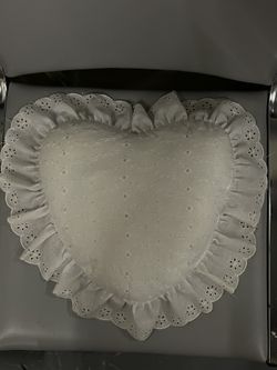 Vintage Floral Pattern Print Accent Heart Pillow 