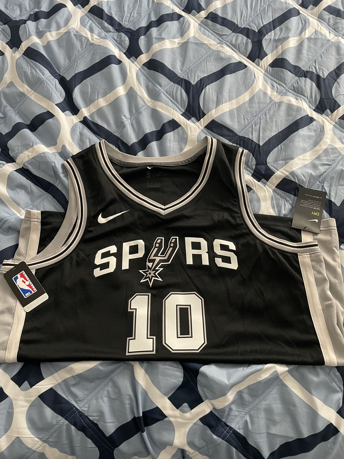 NIKE AUTHENTIC SPURS DEROZAN JERSEY 2XL