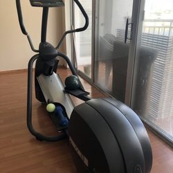 Elliptical Exercise Machine - Precor EFX 5.21i