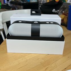 Beats Pill + ( PLUS) New 