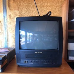Vintage 2002 Sylvania Tv/vcr Combo With Remote 