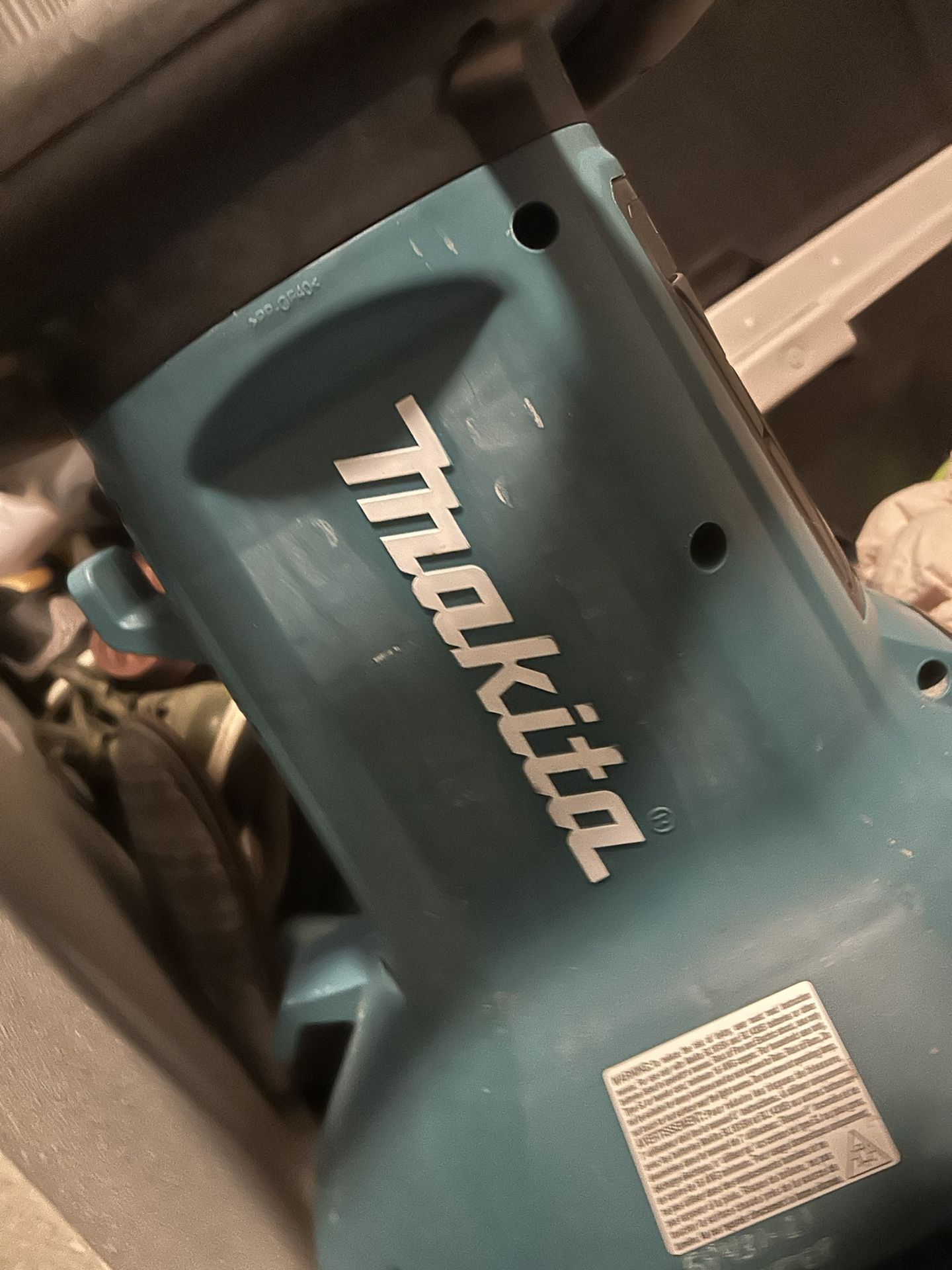 Makita Makita 18V X2 LXT Lithium-Ion Upright LED Cordless/Corded Area Light (Tool Only)