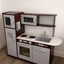 Play Todler Kitchen