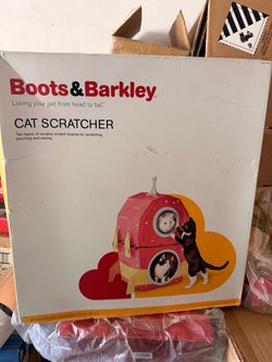 New Boots&Barkley Cat Scratcher