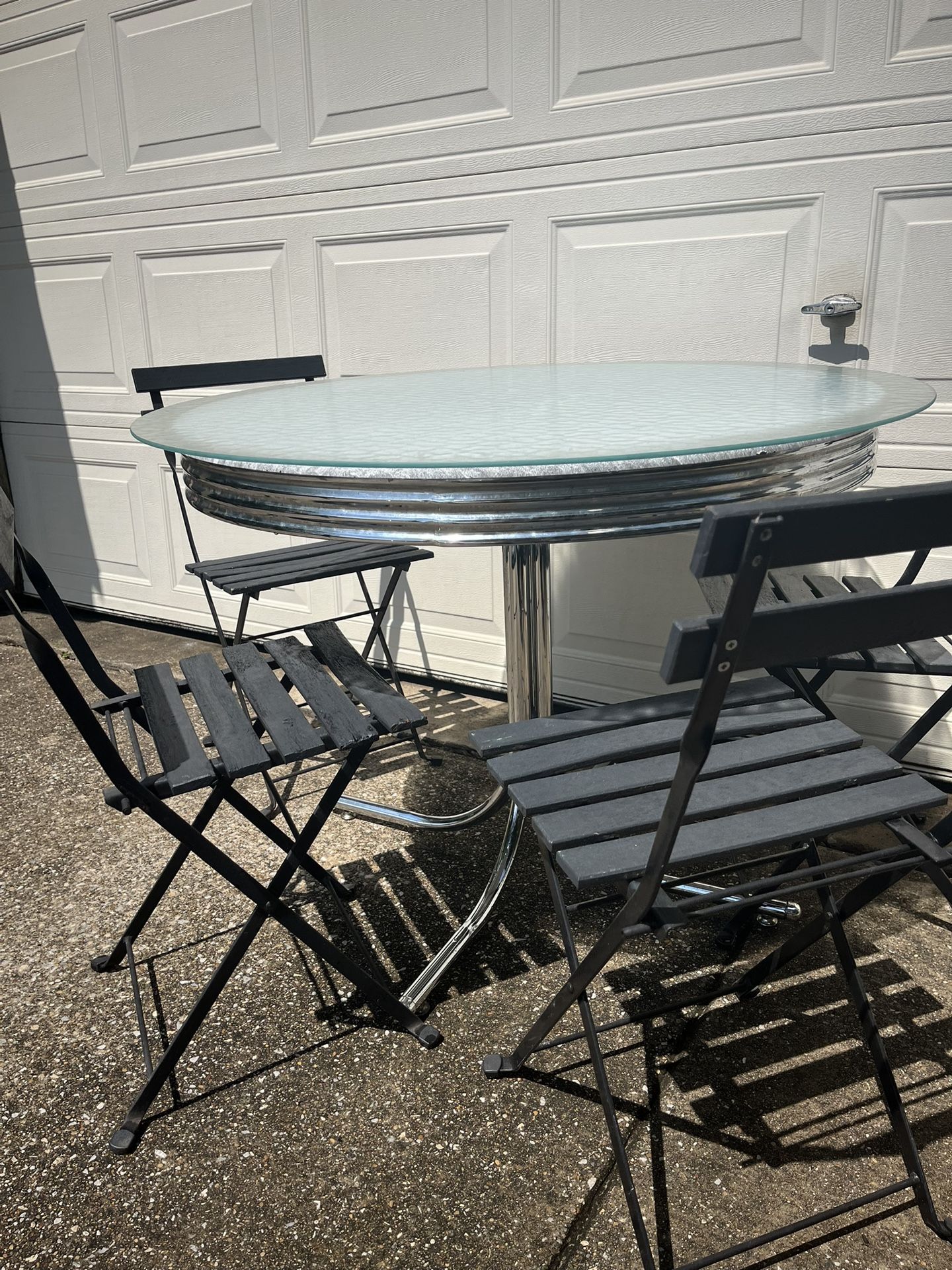 Retro Outside Table With 3 Foldable Chairs