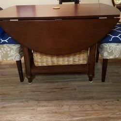 Pottery Barn Apartment  Dining Room Table 