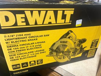 (New) DEWALT 15 AMP DWE575SB 7-1/4 in. Corded Circular Saw with an electric brake