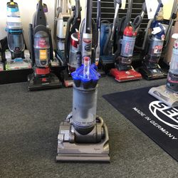 Dyson DC33 Multi-Floor Bagless  Vacuum