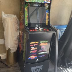 Deluxe Arcade1Up’ 12-in-1 Arcade Game 