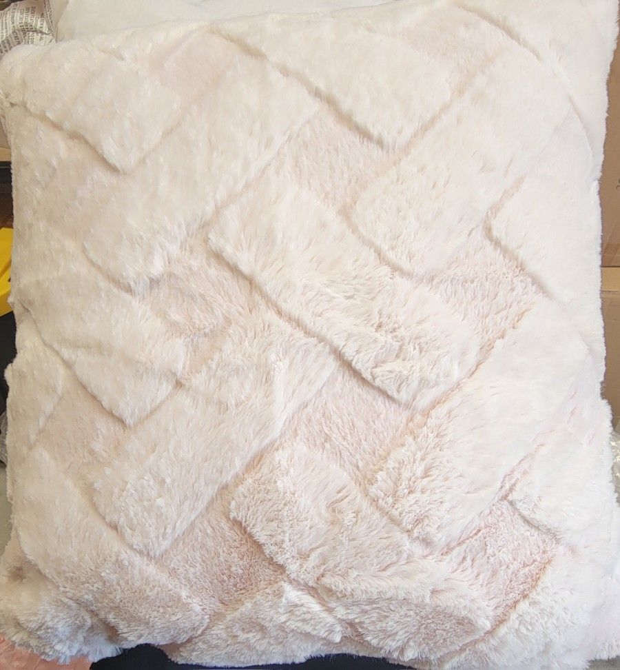 2 Very Pale Pink Pillow Covers And 2 Pillow Inserts