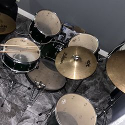 Pearl drum set