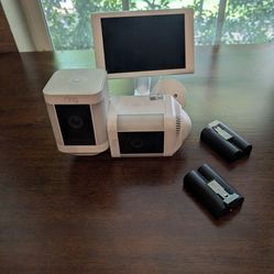 2 ring spotlight cams, 1 solar panel