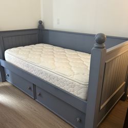 Pottery Barn Daybed & Trundle (no mattress)