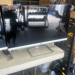 2 25 Inch HP 25es Monitors 