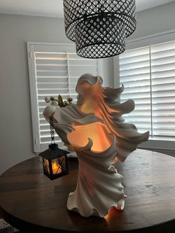 Cracker Barrel Ghost With Lantern White