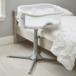 Halo BassiNest Swivel Sleeper Premier Series