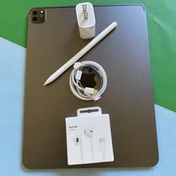 Apple IPad Pro 12.9” 6th Generation (M2 chip / Liquid XDR display/ 2022 ) 128GB with keyboard, pen & Accessories (1TB $1099) 