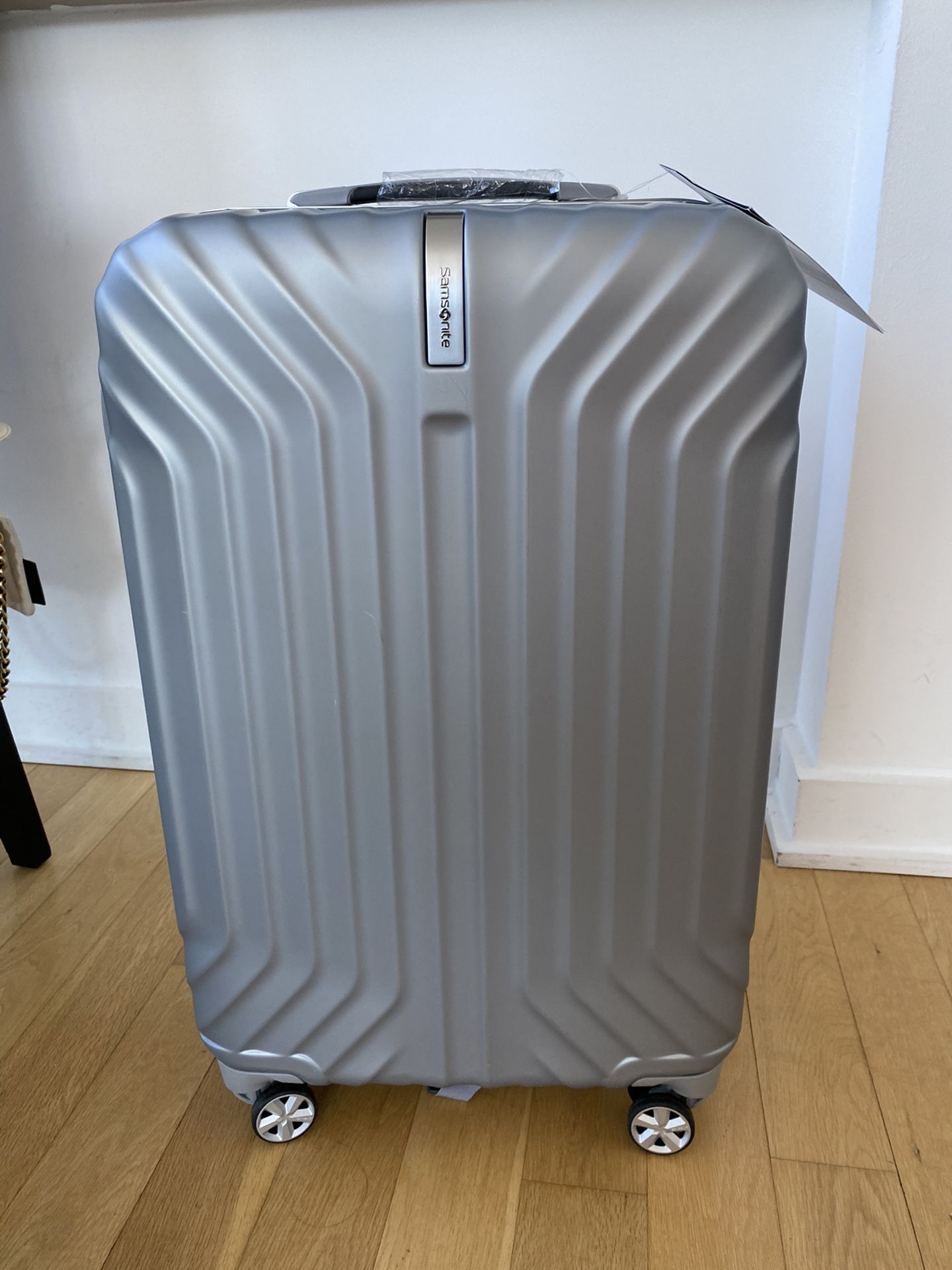 Samsonite Tru-Frame Medium Spinner Suitcase Luggage (Matte Silver)