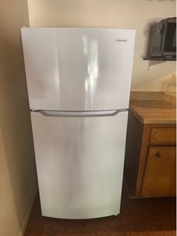 Refrigerator/ Freezer Frigidaire