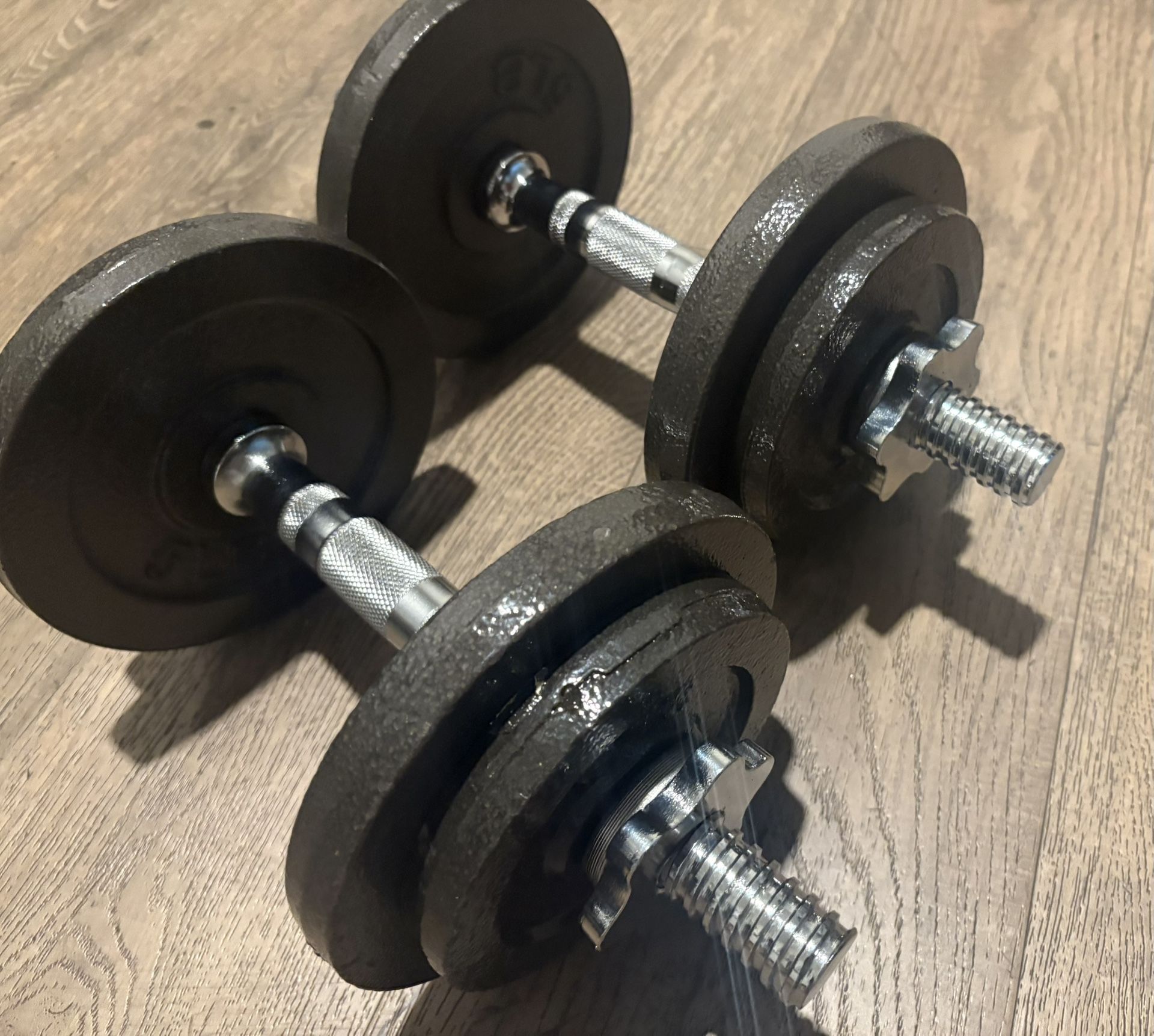 Set Of Cast Iron Adjustable Dumbbells 21 lbs Each. Total (42 Lbs)