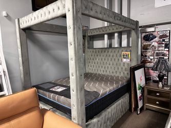Beautiful Queen canopy bed! $799 🩶📦