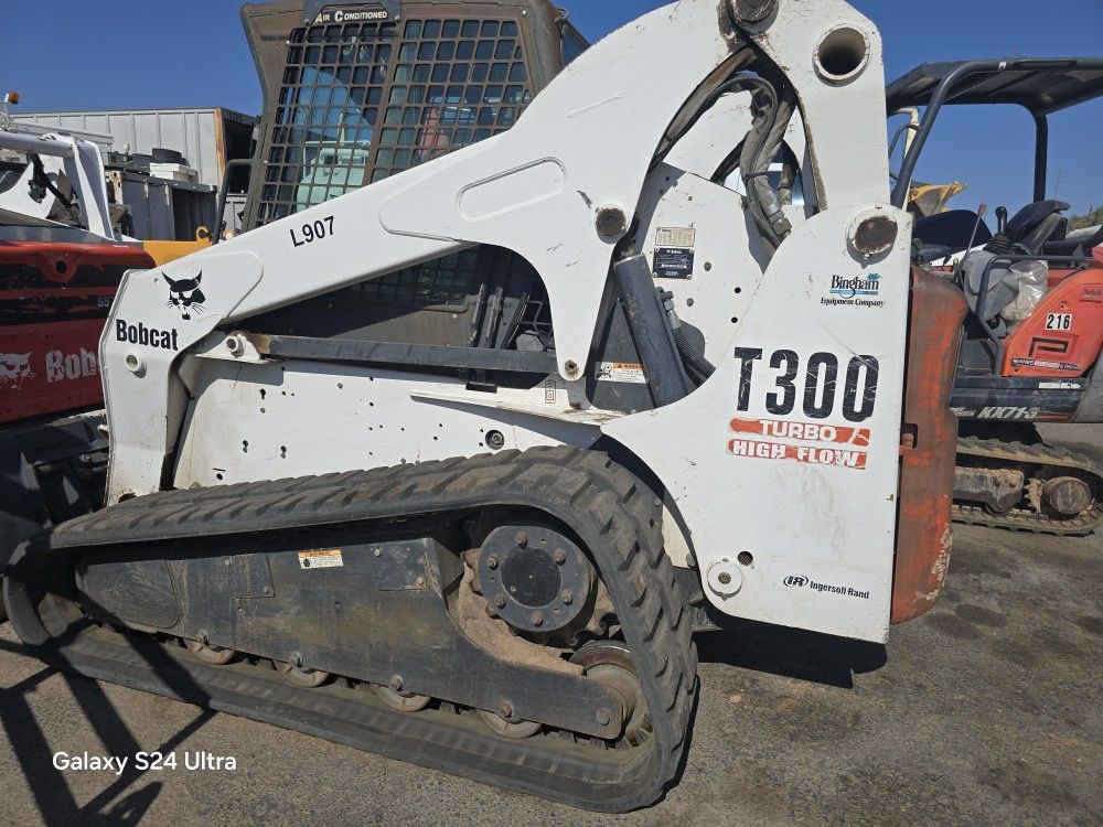 bobcat t 300 skidsteer hi flow ac cab exc cond