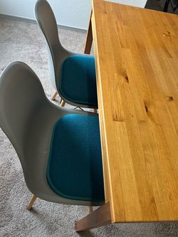 $40 Dinning room table  and 4 chairs