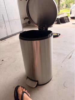 3.1 Q small soft close trash can