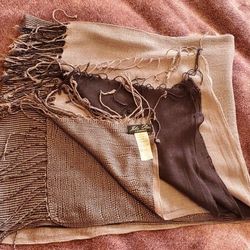 John Pearse London Gray/Black/Stripes Soft viscose Scarf scarves Pashmina Wrap with tricolor fringe
Size W32" x L64" + 4" fringe in very good conditio