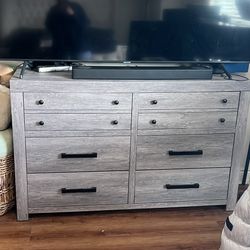 Bedroom Set | Chest of Drawers  &  2 Night Stands