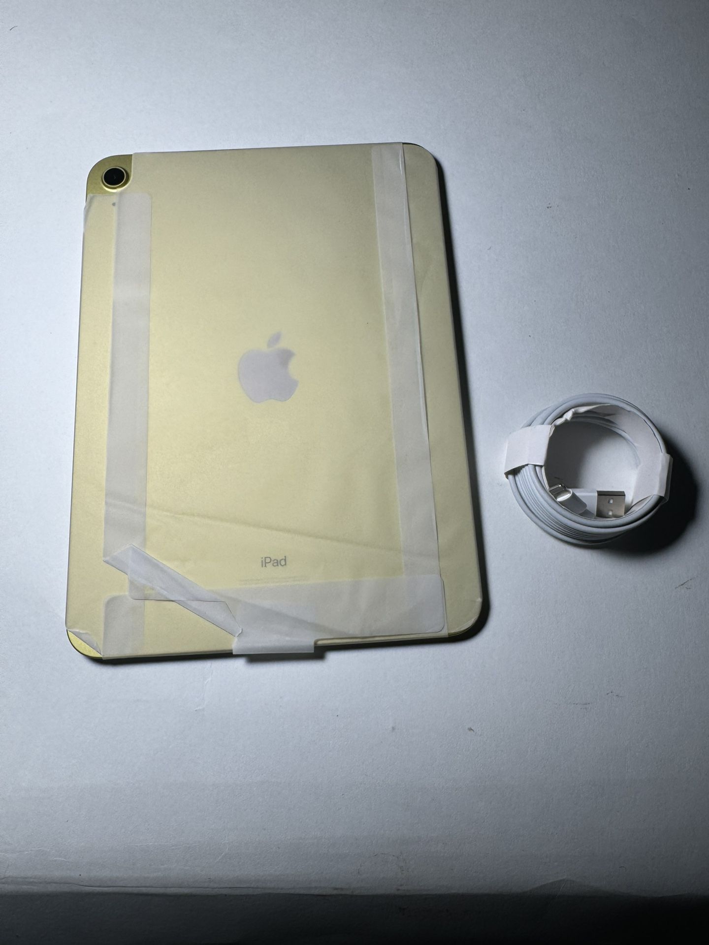 iPad 10th Gen Wi Fi Only 64gb Yellow Brand New never used Never Activated 