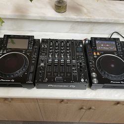Pioneer DJ (2) CDJ 2000 Nxs2 + DJM 900 Nxs2 