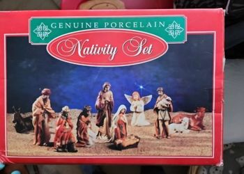 Genuine Porcelain Nativity Set 11 Pieces Plus Wooden Creche